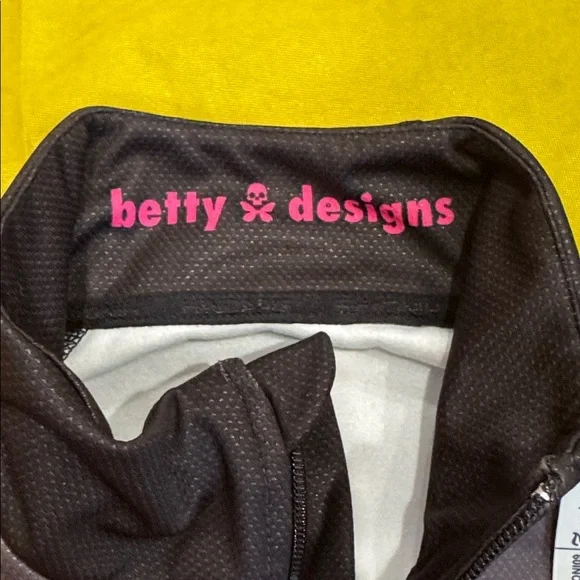 Betty Designs Black and Pink Tomboy Cycling Polar Jacket. Medium - Picture 8 of 8